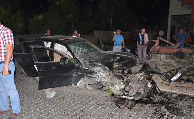 Polisten kaçan sürücü, sivil polis aracına çarptı: 4 yaralı