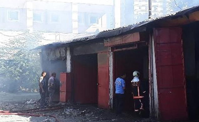 Ankara'da oto sanayi sitesinde çıkan yangında 5 dükkan kül oldu