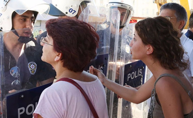 Otopark yapılmasını istemeyen halka polis müdahalesi
