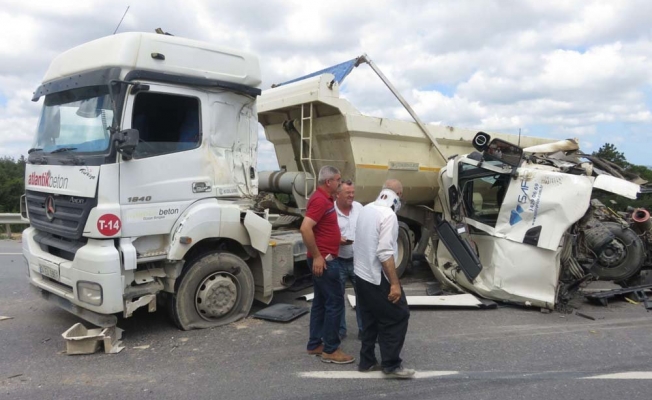 Şile yolunda 3 hafriyat kamyonu birbirine girdi