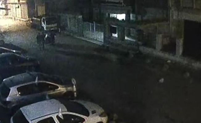 Arkadaşlarının cesedini el arabasına koyup sokağa bıraktılar!