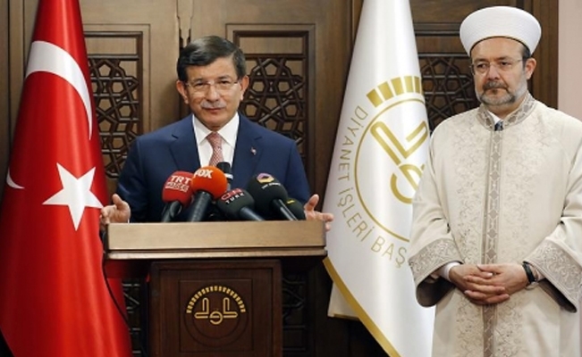 Devrik eski Başbakan Davutoğlu'na göre Mehmet Görmez asırlarca hatırlanacakmış