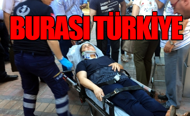 Kaldırımda yürürken üzerine tabela düştü