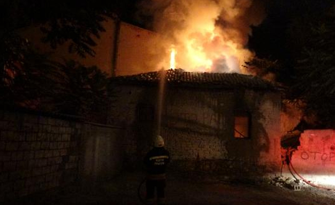 Müstakil evler alev alev yandı