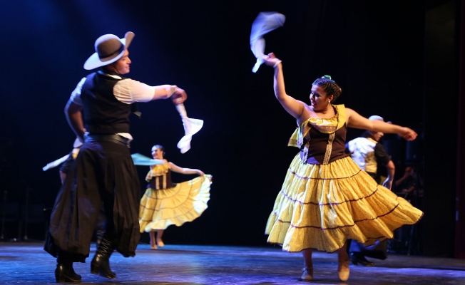 Halk Dansları yarışmasında muhteşem performans
