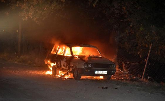 20 gündür park halinde bekleyen otomobil yandı!