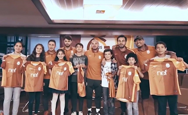 Galatasaraylı futbolcuların Suriyeli çocuklarla buluşma videosu yayınlandı