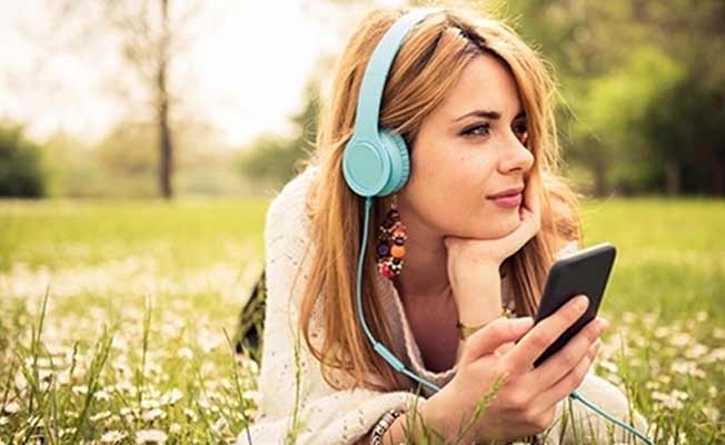 Spotify, Apple Music'i solladı!