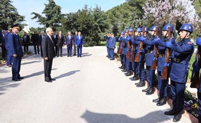 Kılıçdaroğlu’nu tören mangasıyla karşılayan generalin görev süresi uzatıldı