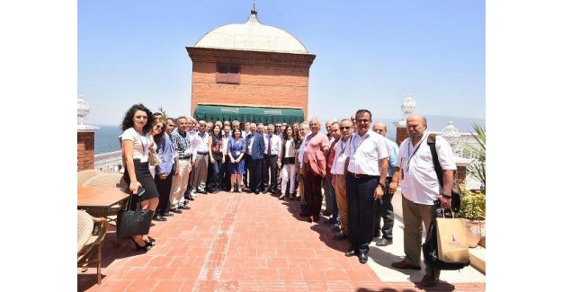 CHP'li belediyeler İzmir'de buluştu