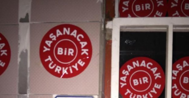 CHP'nin mahalle temsilciliğinin camı kırıldı