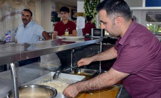 Elazığ Karakoçan'da insanlık masası