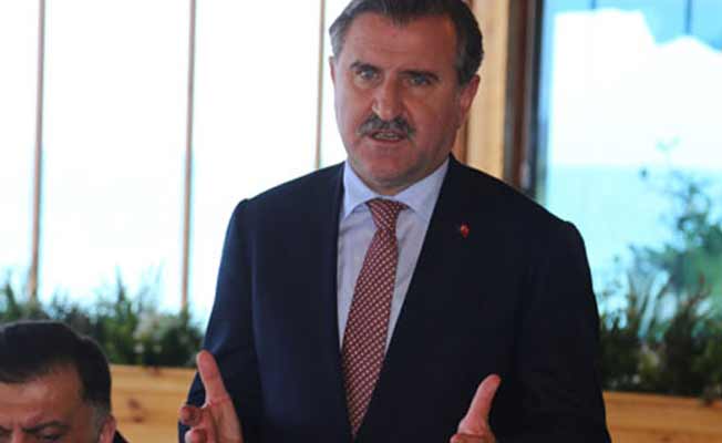 Bakan Osman Aşkın Bak, Milli Yüzücüleri tebrik etti