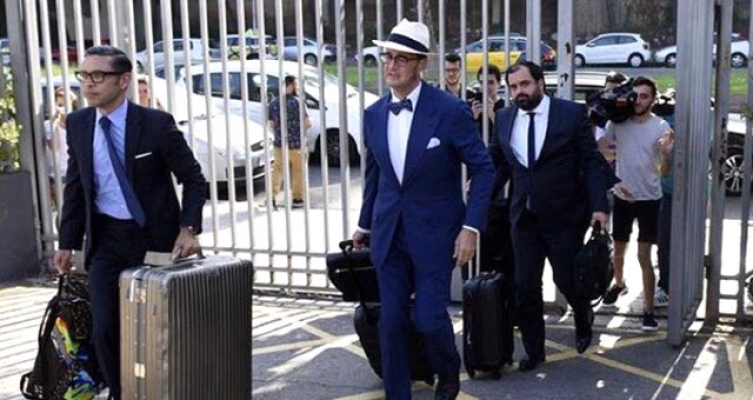 Neymar, 222 Milyon Euro'ya PSG'de! Parayı Bavullarla Taşıdılar