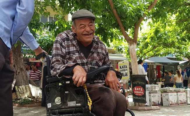 Sigarasını almak isterken kanala düşen engelli öldü