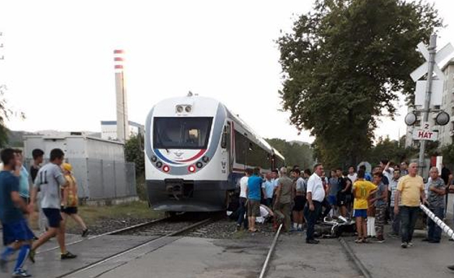 Zonguldak’ta trenin çarptığı motosiklet sürücüsü öldü