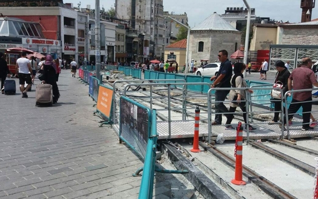 İstiklal Caddesi'nde el ayak çekildi