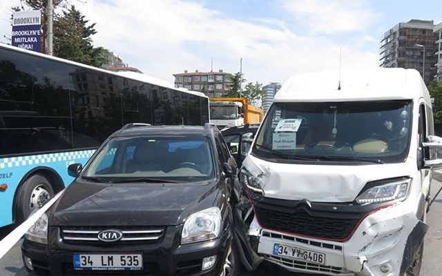 Kadıköy'de zincirleme kaza