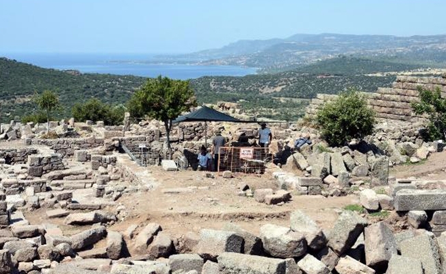 2 bin yıllık bronz kalem ve kemik zar bulundu!