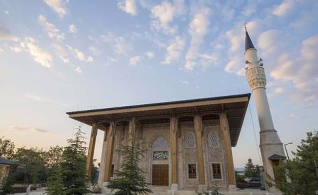 Askeri birliğin orta yerine cami yapıldı