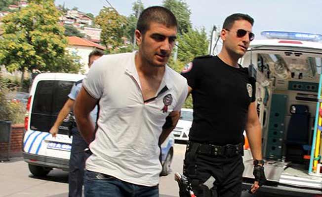 Sahte kimliğin bilgilerini ezberleyemedi, polise enselendi