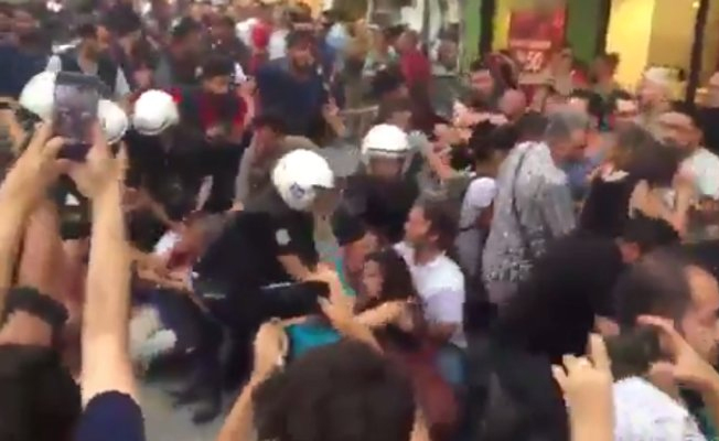 Polis Kadıköy'deki Gülmen ve Özakça'ya destek eylemini dağıttı