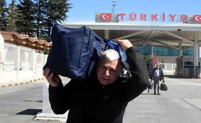 Bulgar göstericiler sınırı kapattı