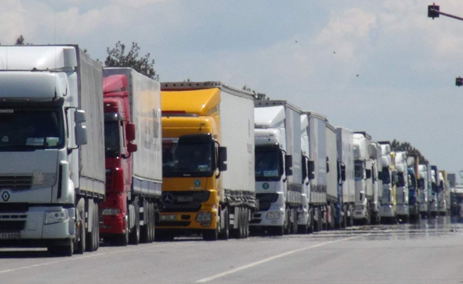 9 kilometrelik TIR kuyruğu vatandaşa zor anlar yaşattı