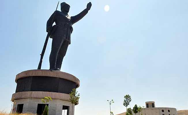 Mehmetçik Anıtı'ndan rezalet görüntüler