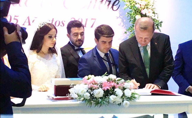Erdoğan, nikah şahidi olduğu çiftten '5 çocuk' sözü aldı