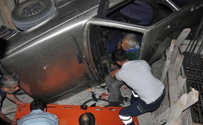 İnşaatın temeline düşen otomobilde 2 yaralı!