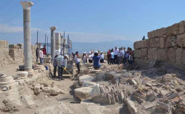 Tarihi kentin, depremde yıkılan caddesi ayağa kaldırılacak