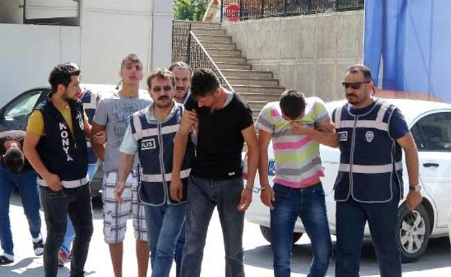 Çırılçıplak soyup, otomobilini gasp ettiler