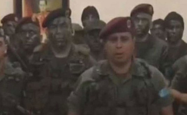 ABD yanlısı askerler ayaklandı
