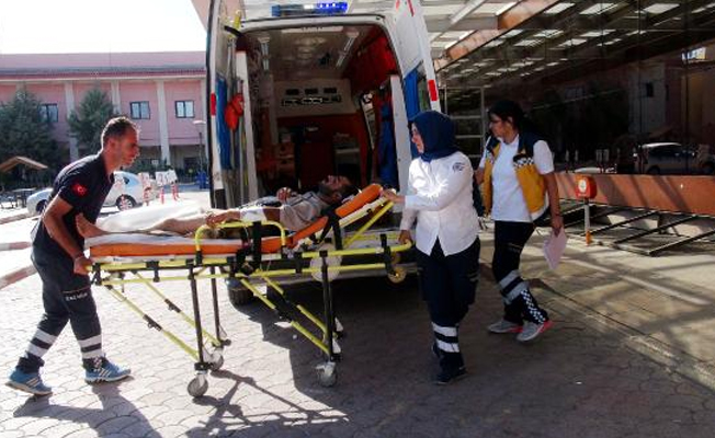 El yapımı patlayıcının infilak etmesiyle yaralanan 2 Suriyeli sivil Kilis'e getirildi