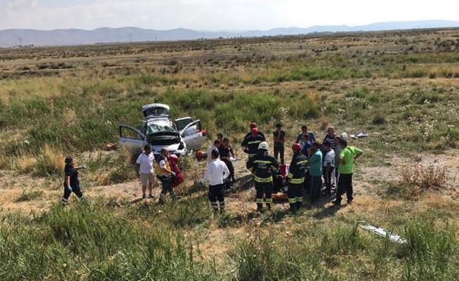 Şarampole devrilen otomobilde 5 kişi yaralandı