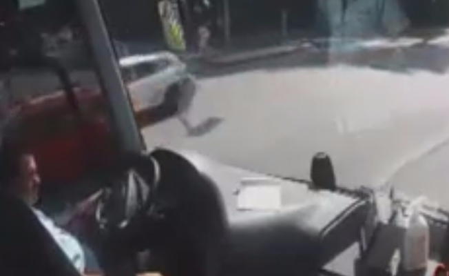 Yaşlı adam otobüsün altında kaldı!