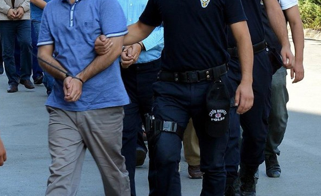 FETÖ operasyonlarına 12 gözaltı! Aralarında asker ve polis de bulunuyor!