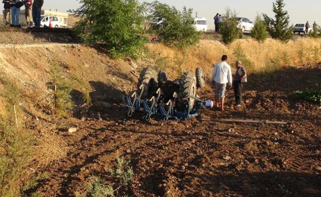 TIR'ın çarptığı traktör, oyun oynayan çocukların üzerine devrildi: 2 çocuk hayatını kaybetti