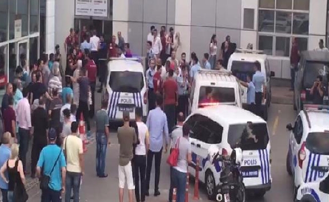 Fatih'te hastanenin acil servisi önünde kavga!