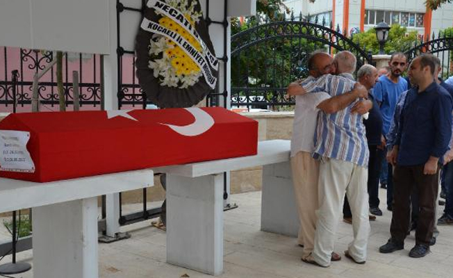 Trafik kazasında ölen özel harekat polisi toprağa verildi