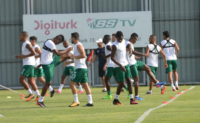 Bursaspor Medipol Başakşehir maçı hazırlıklarına Mikel Agu da katıldı!