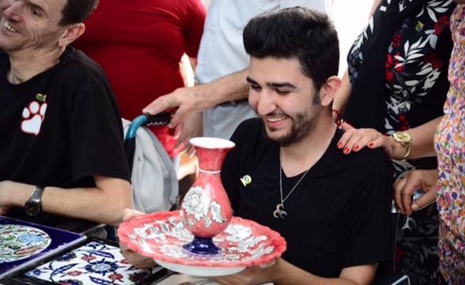Beylikdüzü'nde çiniler engelli bireylerin elinden çıkacak
