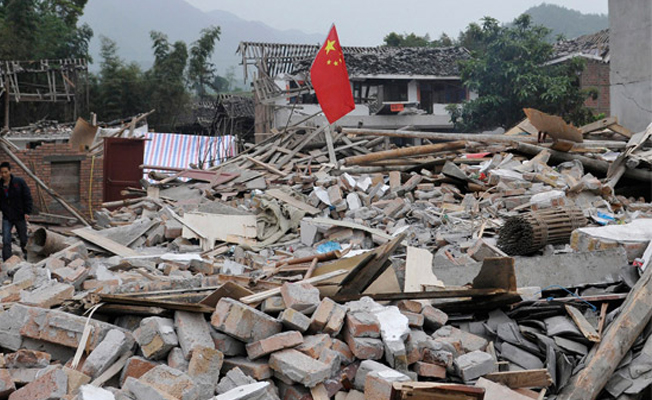 Deprem paniği! 13 kişi öldü, 175 kişi yaralı