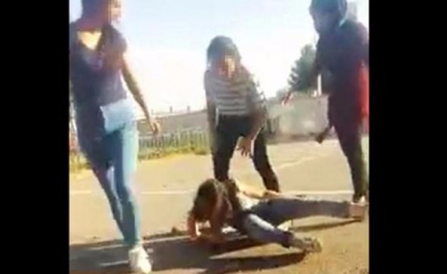 Liseli kızlardan kan donduran şiddet