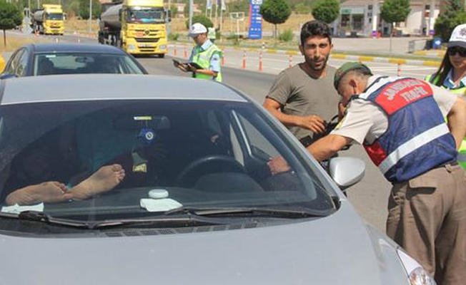 Uygulama noktasına ayakları camda geldi, bakın ne oldu