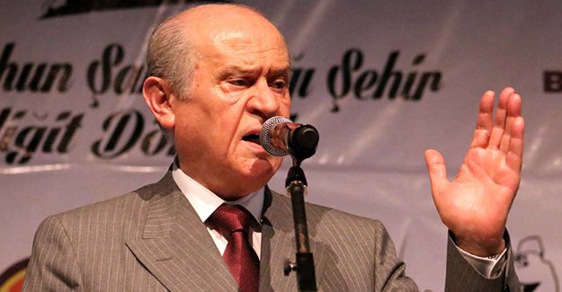 Bahçeli'nin yollarına güller döktüler