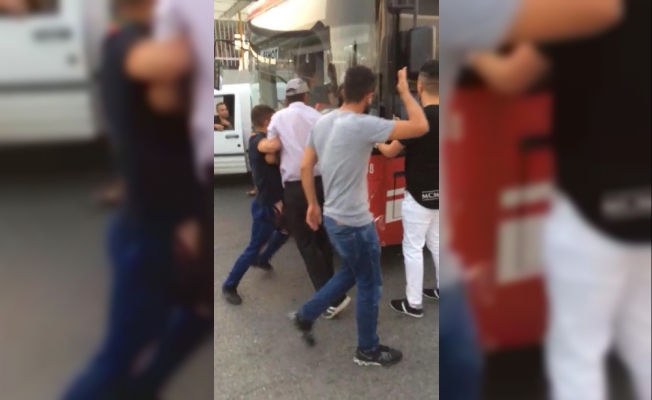 Belediye otobüsü geç kalınca tartışma çıktı: 2 kişi yaralandı