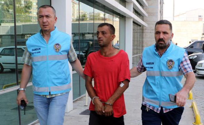Bıçaklı saldırgan hastaneye sevk edildi!