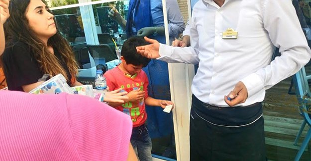 Ankara'da mendil satan Suriyeli çocuğa dayak!